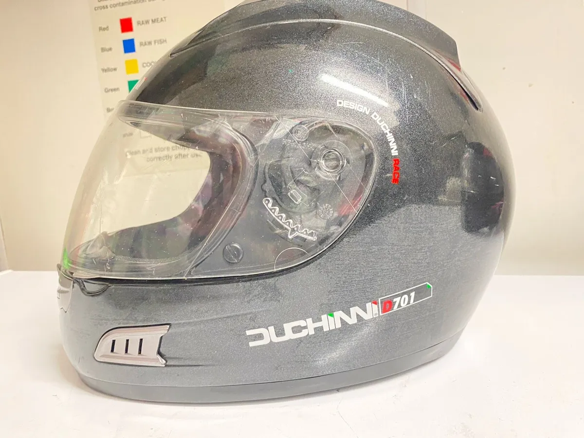 Motorcycle Helmet. Size L. Like New Condition. - Image 2