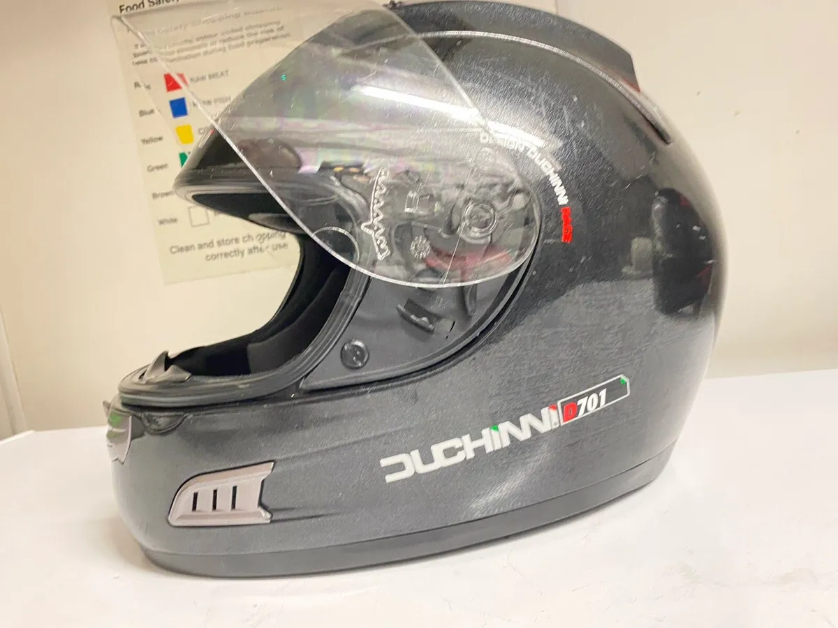 Motorcycle Helmet. Size L. Like New Condition. - Image 3