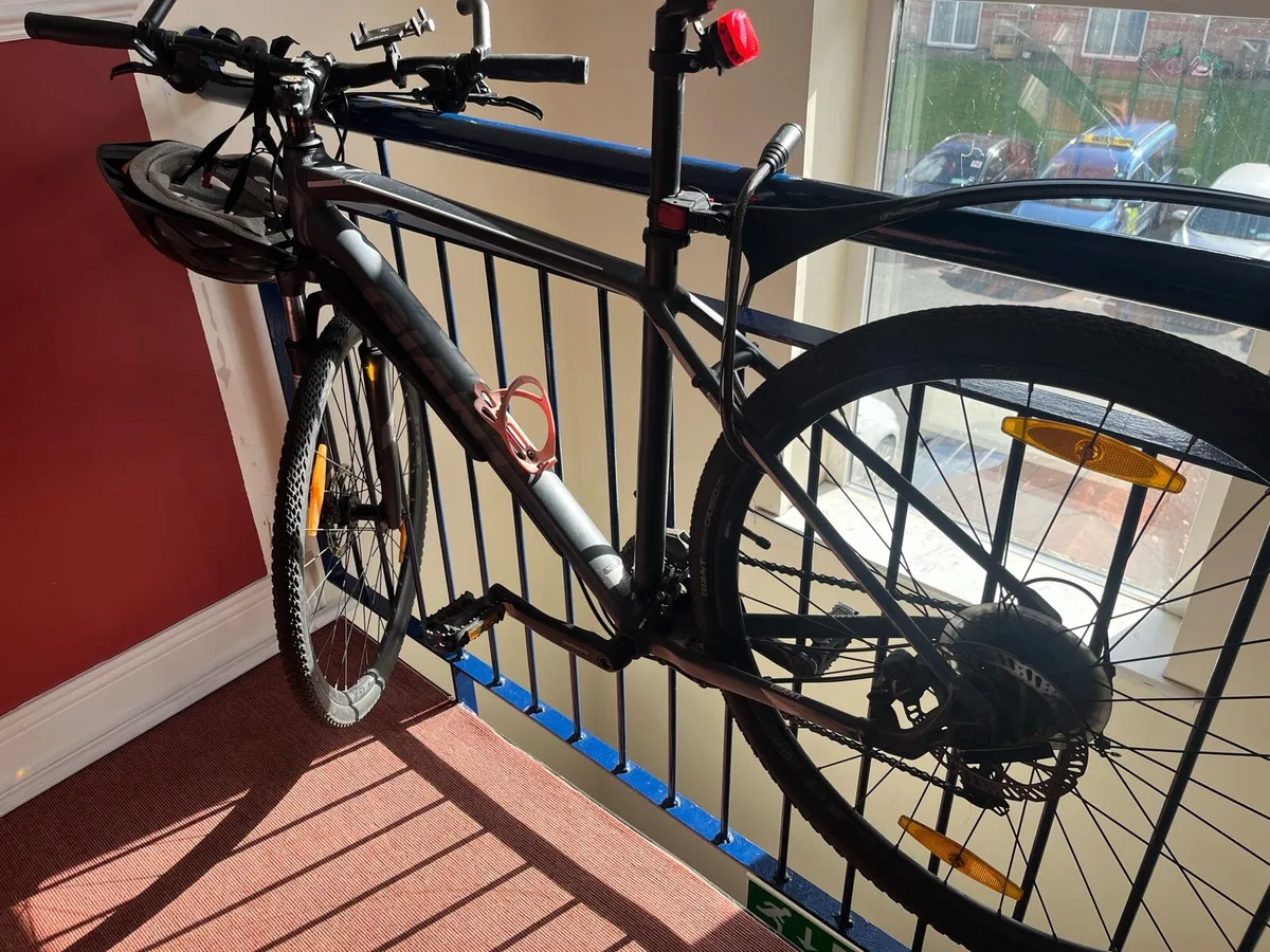 Giant Roam - trekking/hybrid bike in very good con - Image 1