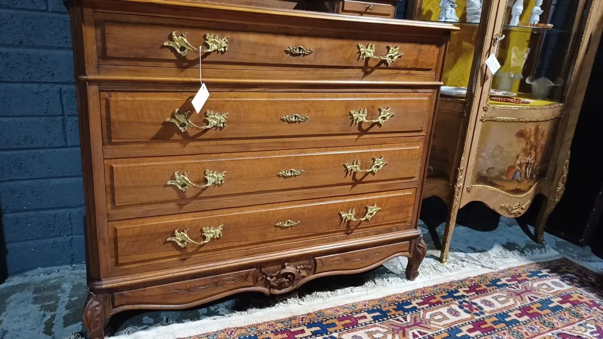 Chest of drawers with a marble top Louis XV - Image 4