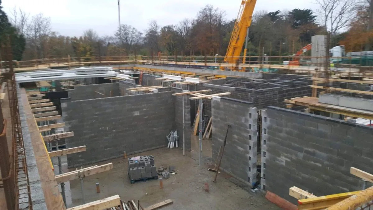 Bricklaying contractor available - Image 4