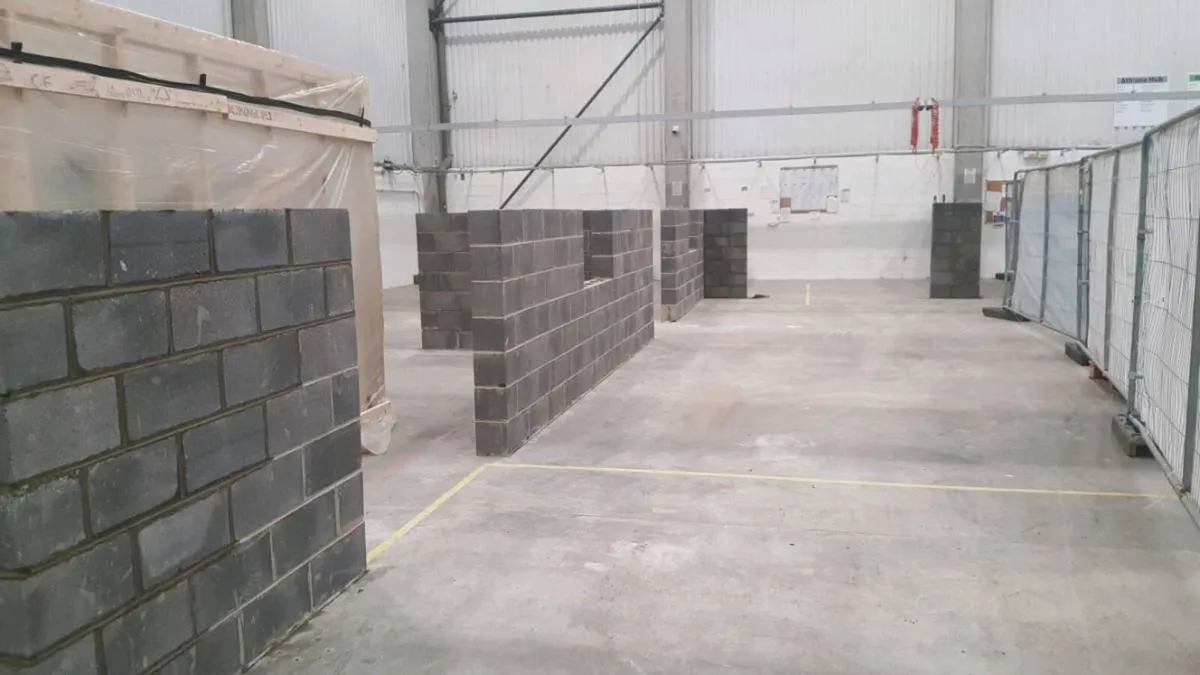 Bricklaying contractor available - Image 1