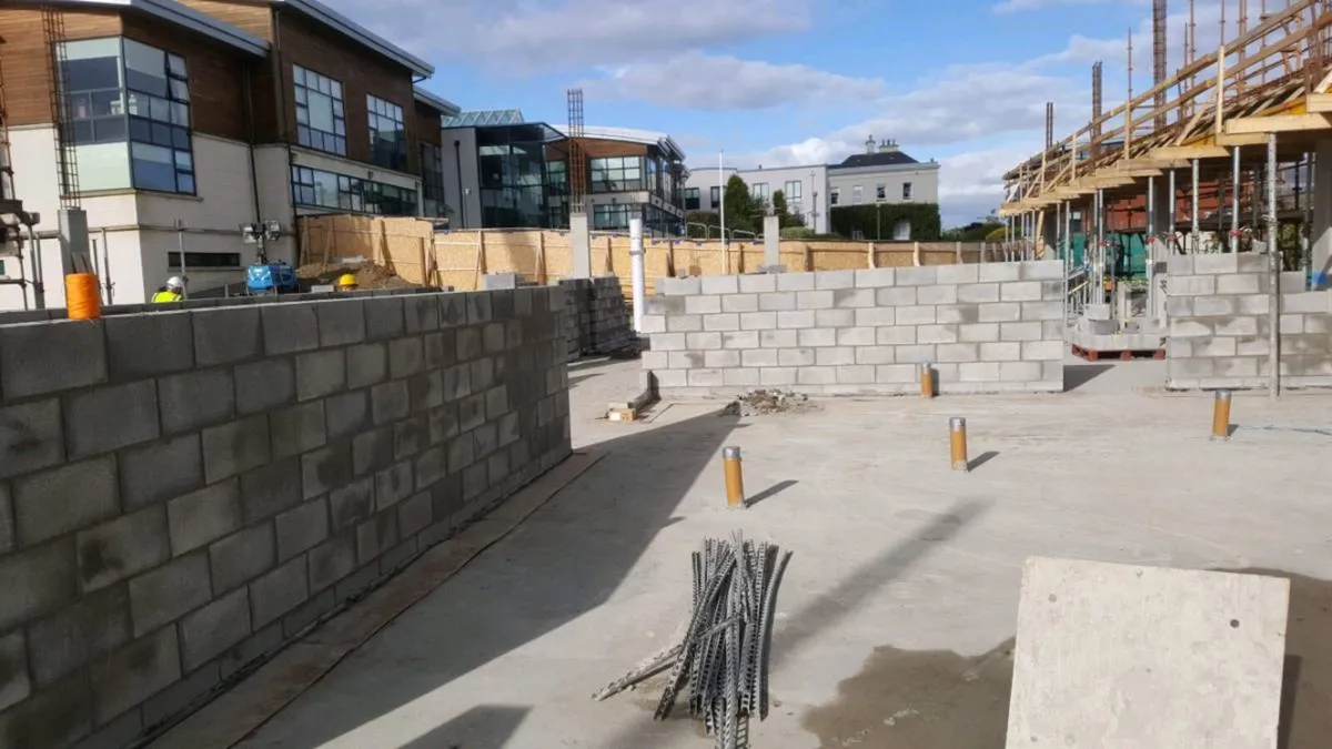 Bricklaying contractor available - Image 3