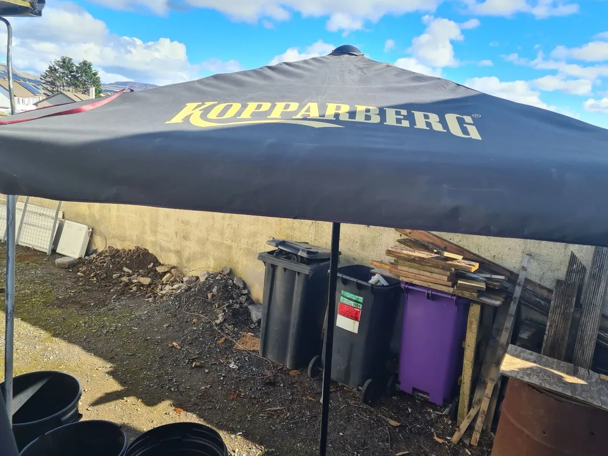 2 x Sturdy large Beer Garden Parasols - Image 4