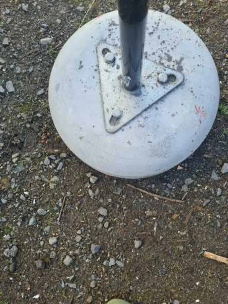 2 x Sturdy large Beer Garden Parasols - Image 2