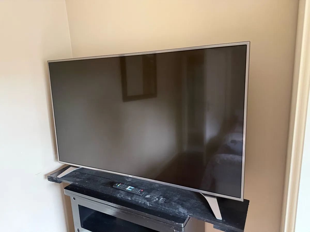 55” LG Smart TV - Excellent Condition