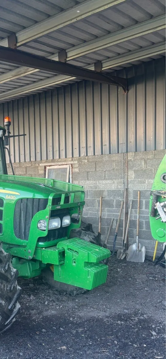 8 John Deere 50kg weights