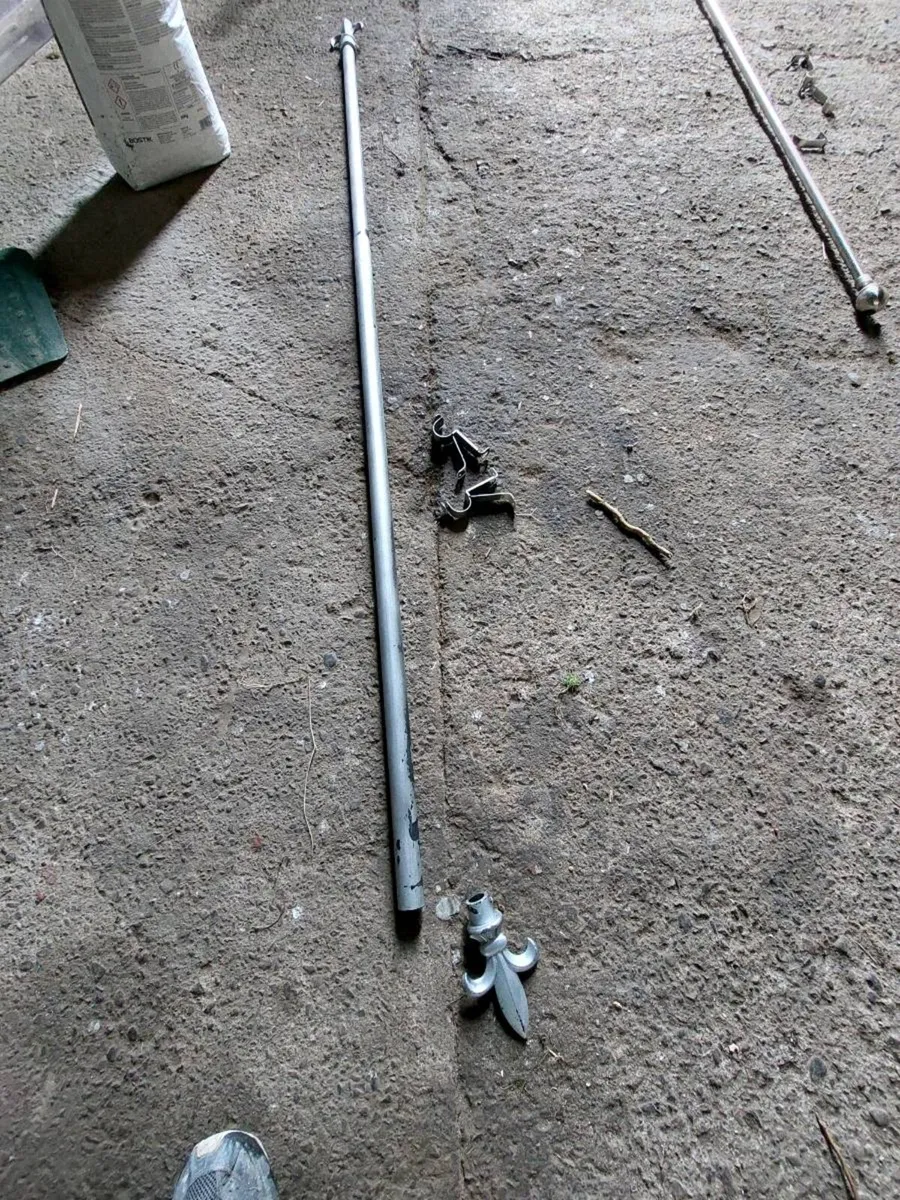 curtain poles x 2, plus holders plus rings - Image 4