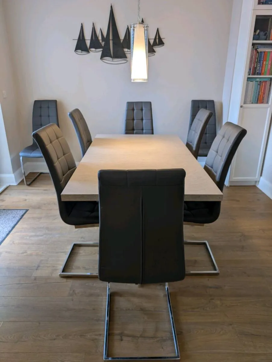 Dining table and chairs - Image 2