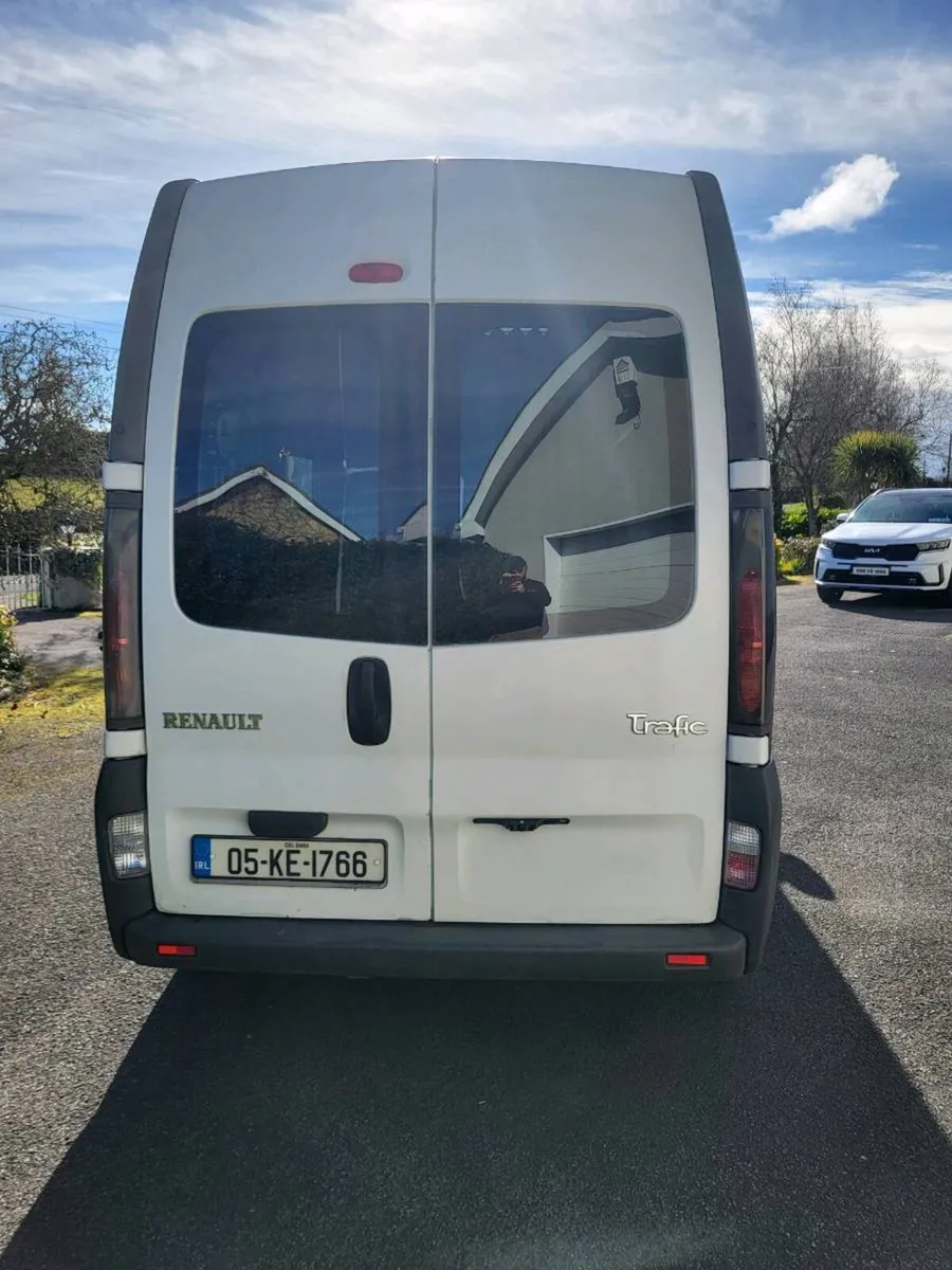 Renault trafic camper van (High roof) - Image 4