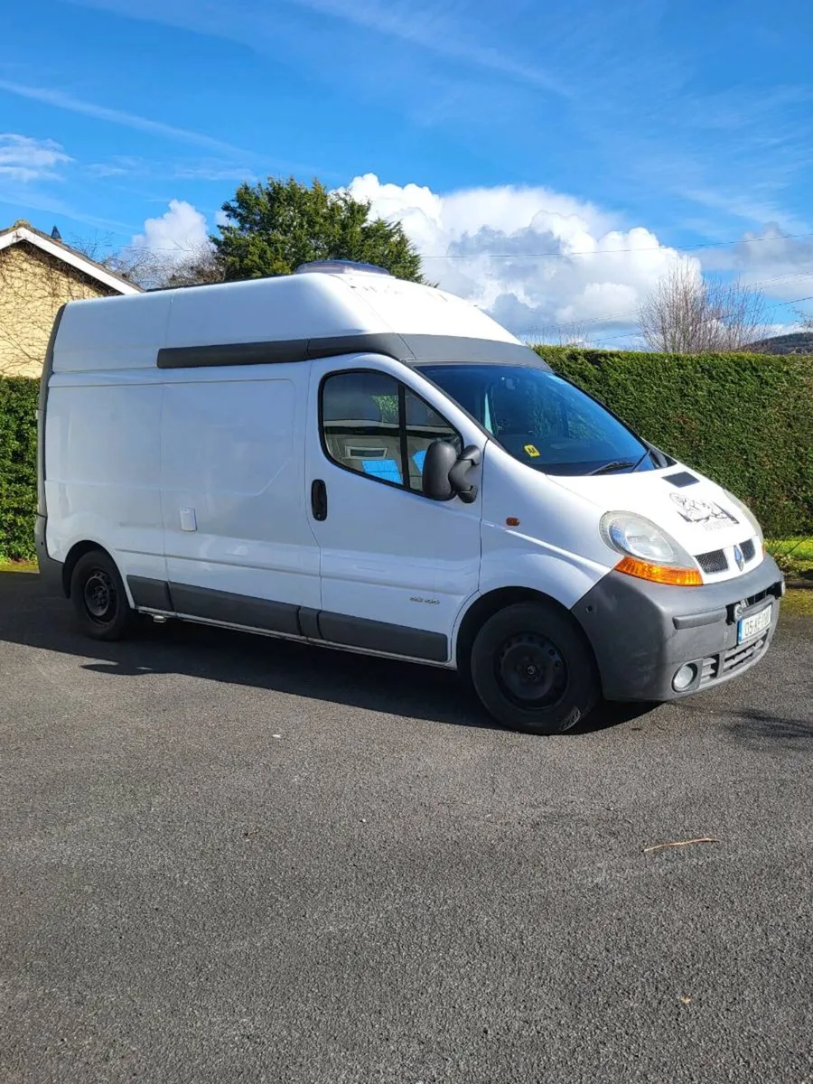 Renault trafic camper van (High roof) - Image 2