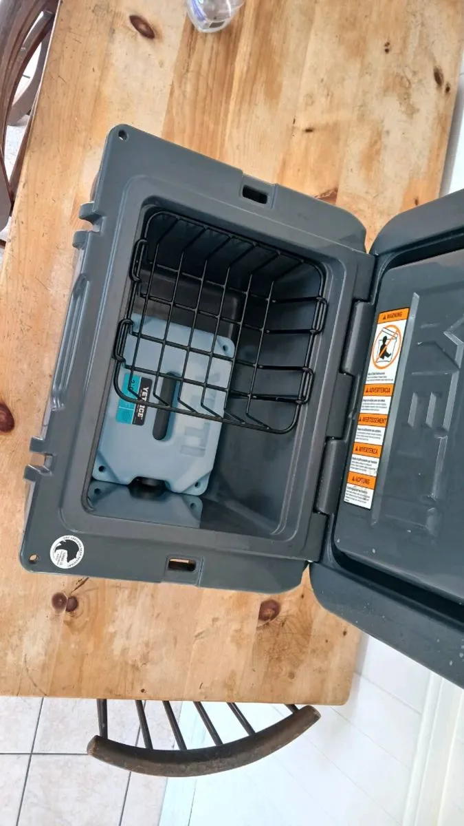 Yeti Tundra 35 Cool Box - Image 2