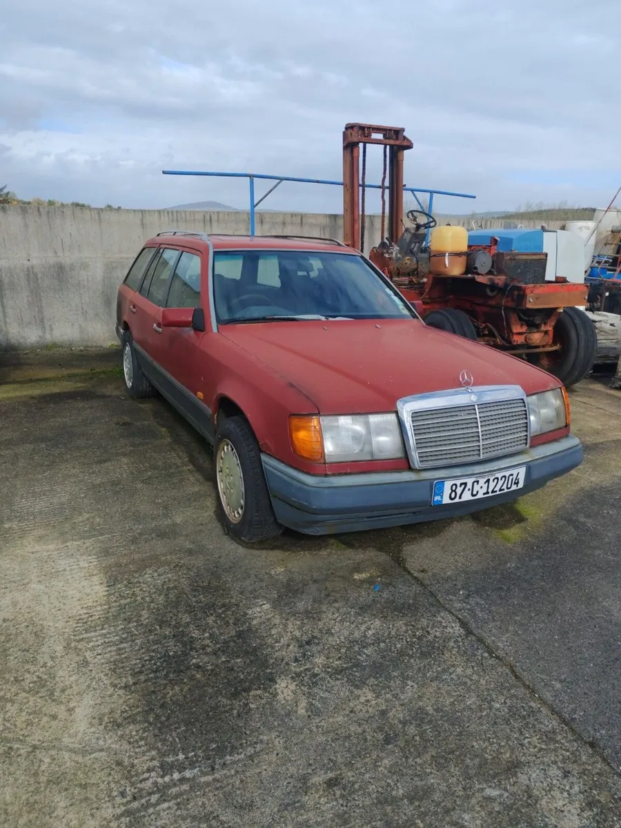 Mercedes-Benz 200T 1987 - Image 1