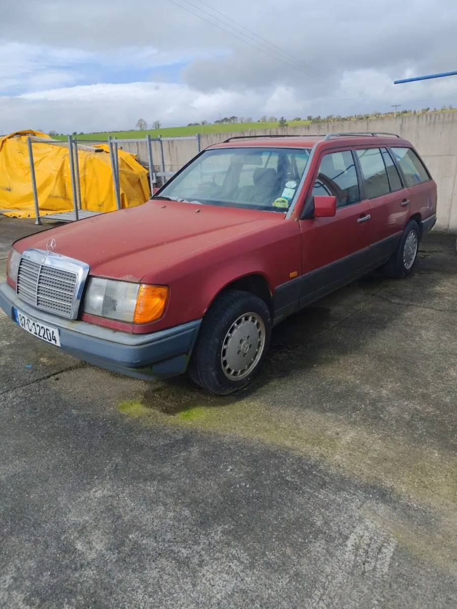 Mercedes-Benz 200T 1987 - Image 2