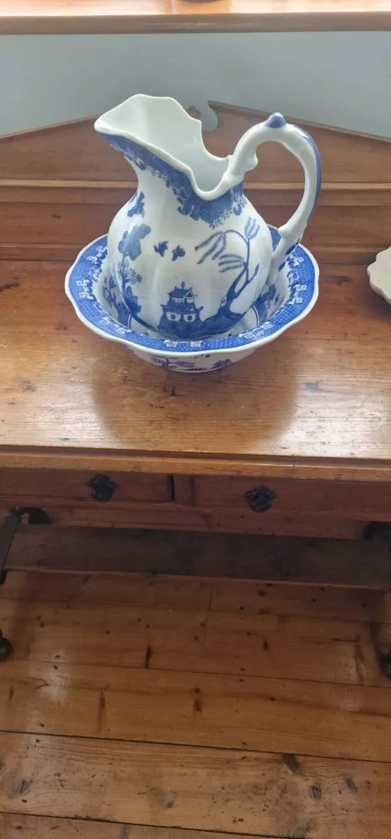Willow pattern Jug and bowl - Image 1
