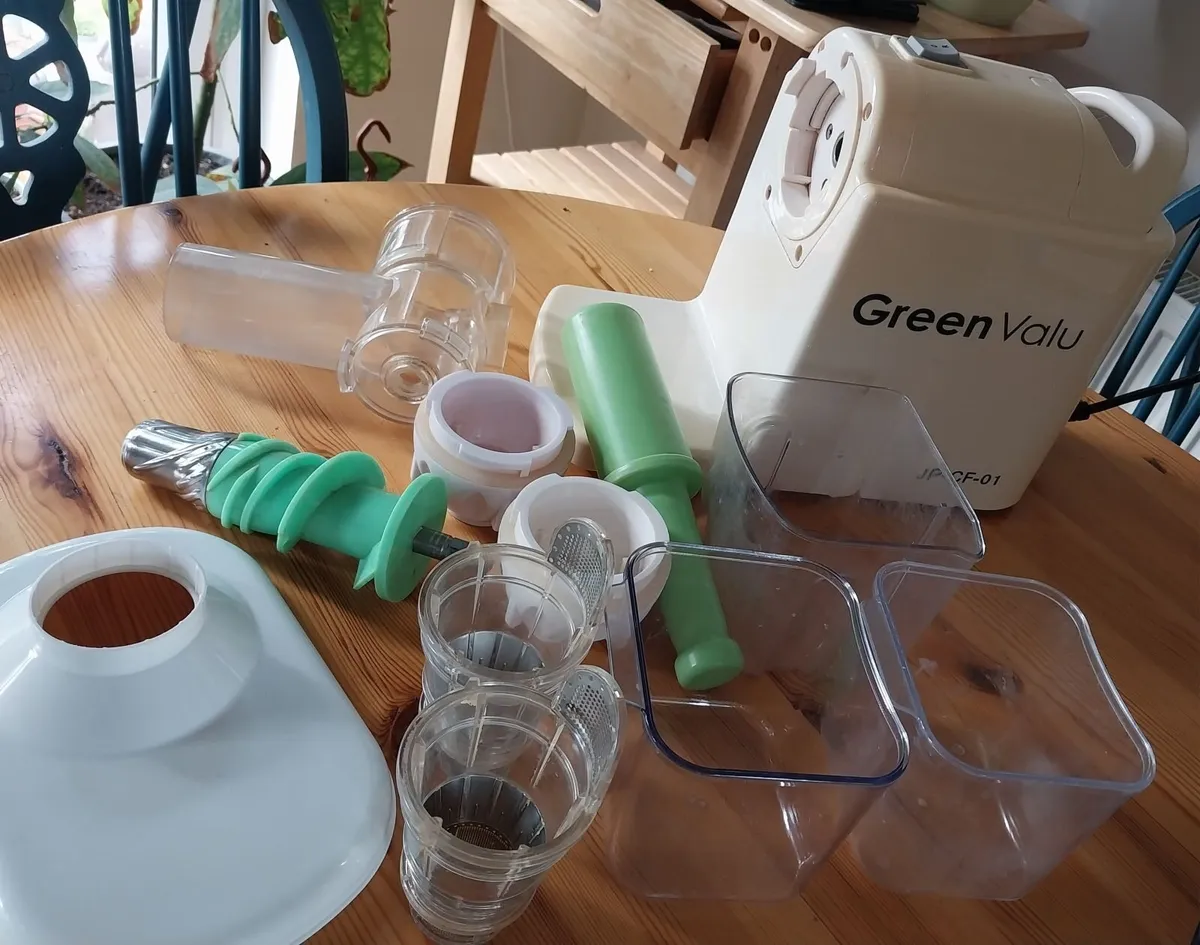 Cold pressure juicer