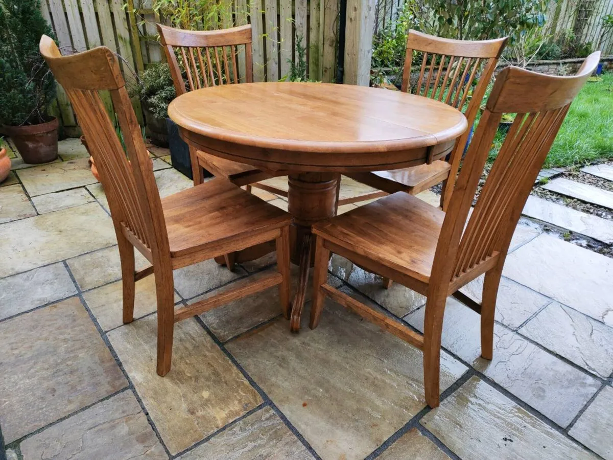 Round kitchen dining table - Image 1