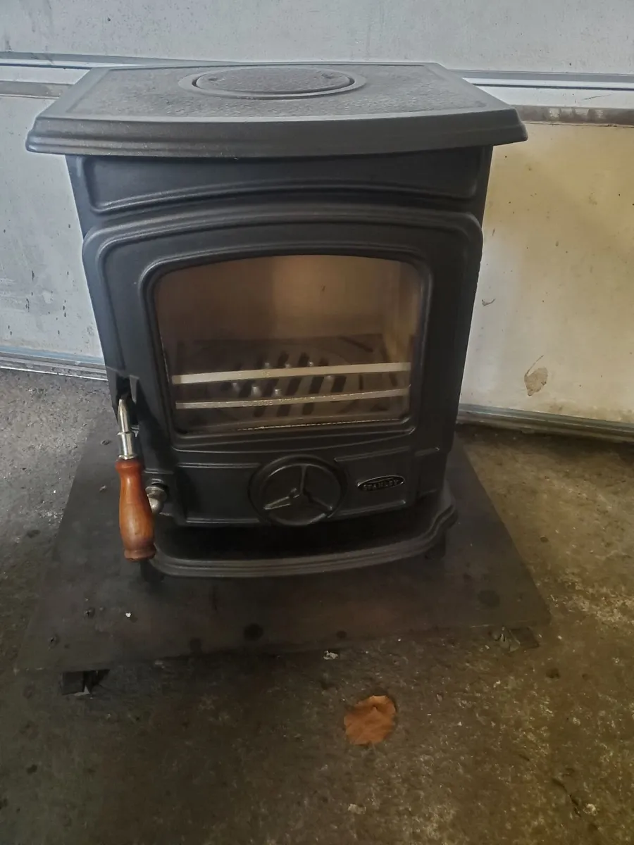 Stanley Oisin 6 kw solid fuel stove new condition. - Image 1