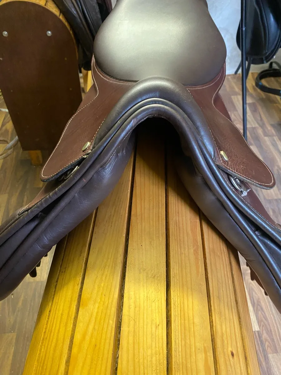 Brown jumping Leather saddle - Image 4