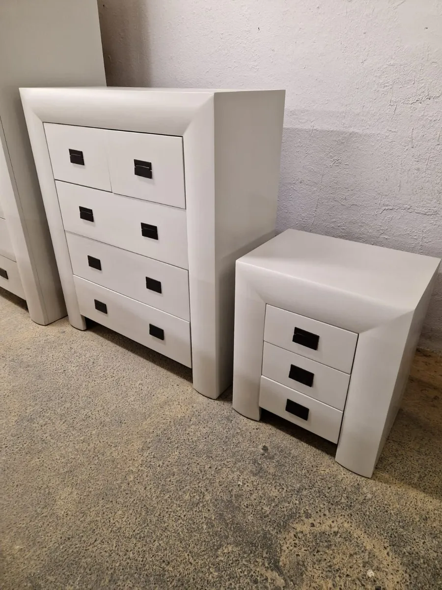 Pine bedroom set, f and b grey - Image 4