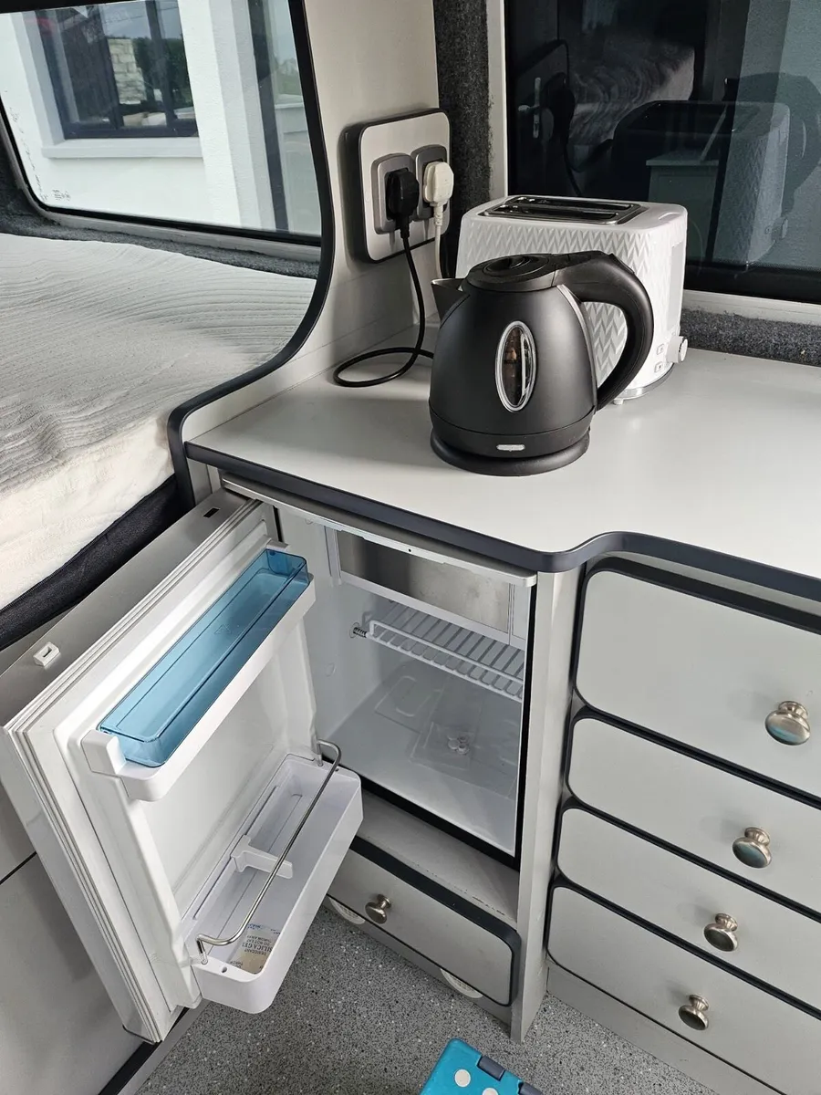 Renault Master campervan - Image 4