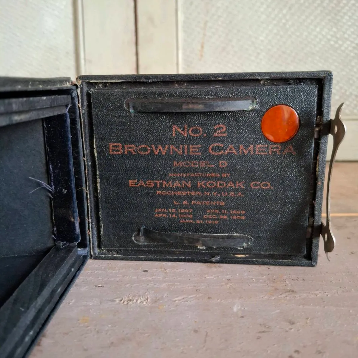 Antique Kodak no. 2 Brownie Box Camera - Image 2