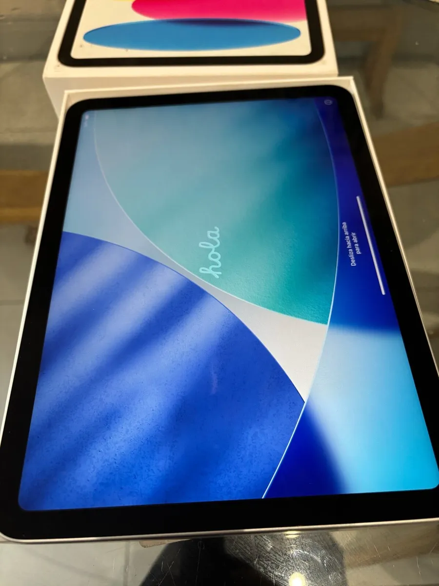 iPad  10 th gen 64 gb - Image 1