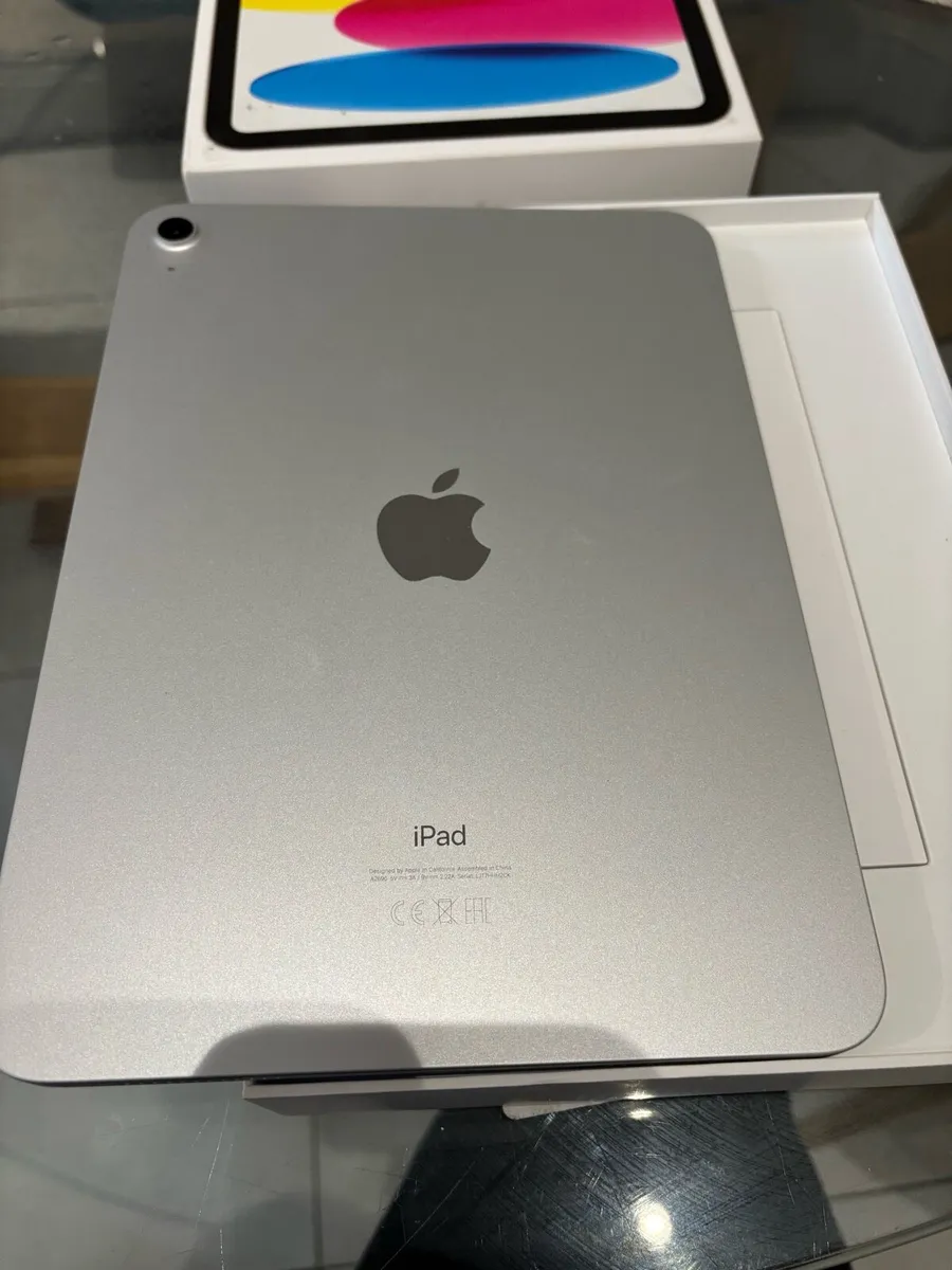 iPad  10 th gen 64 gb - Image 2