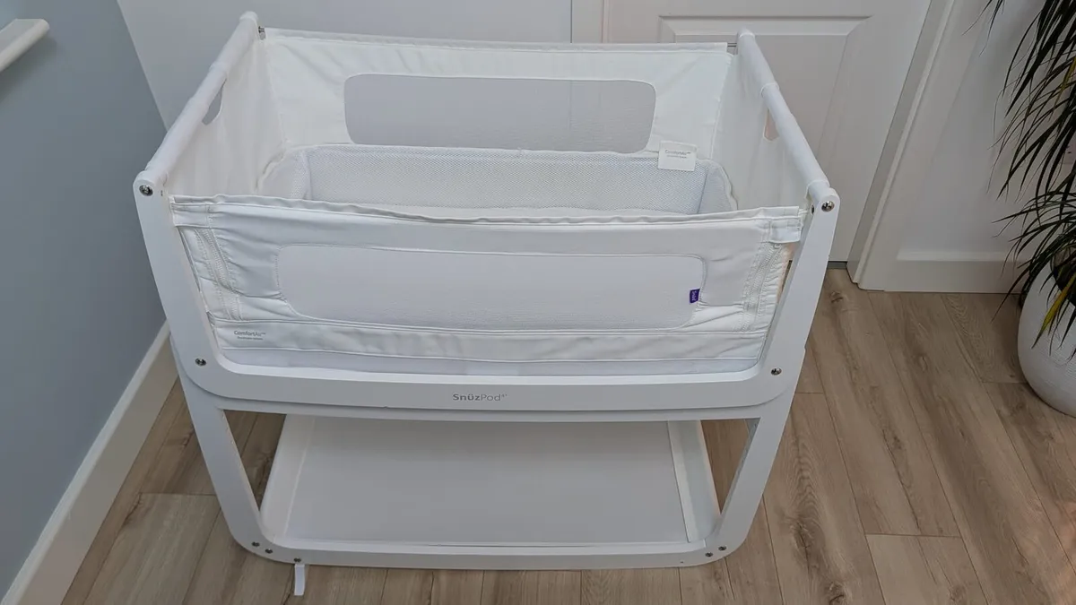 Snuzpod 4 white - baby co-sleeper - Image 2