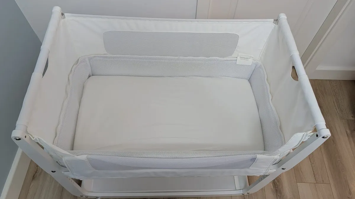 Snuzpod 4 white - baby co-sleeper - Image 3