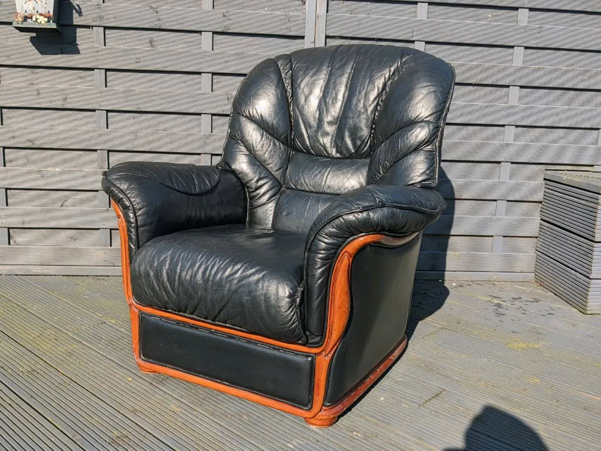 2 leather chairs - Image 1