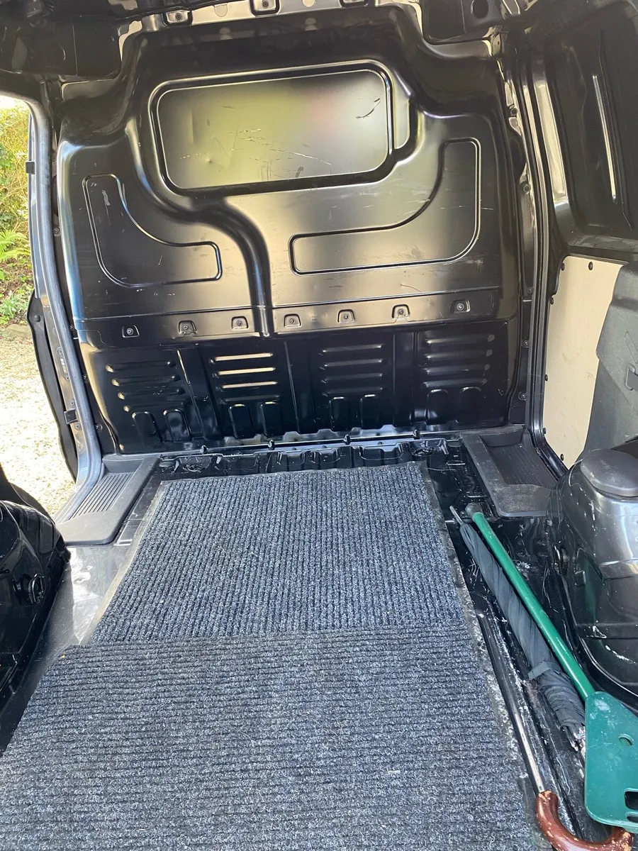 2020 Ford Transit Courier Trend - 63k km - Image 3