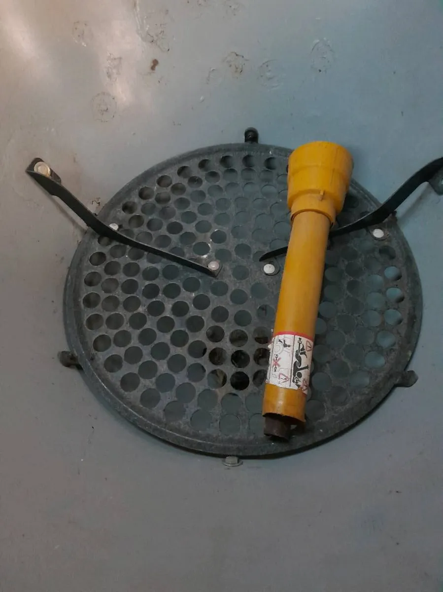 Fertiliser spreader - Image 2