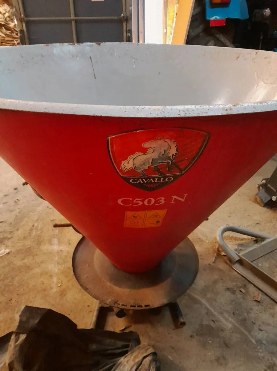 Fertiliser spreader - Image 3