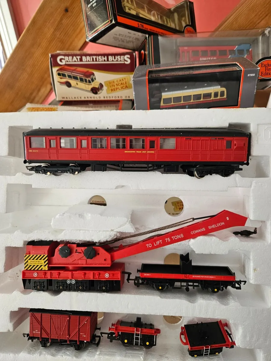 Hornby OO Gauge Brakedown Crane Train - Image 1