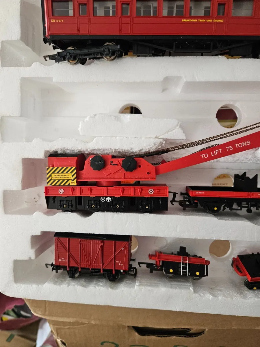 Hornby OO Gauge Brakedown Crane Train - Image 2