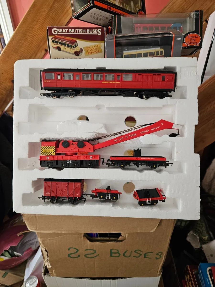 Hornby OO Gauge Brakedown Crane Train - Image 4