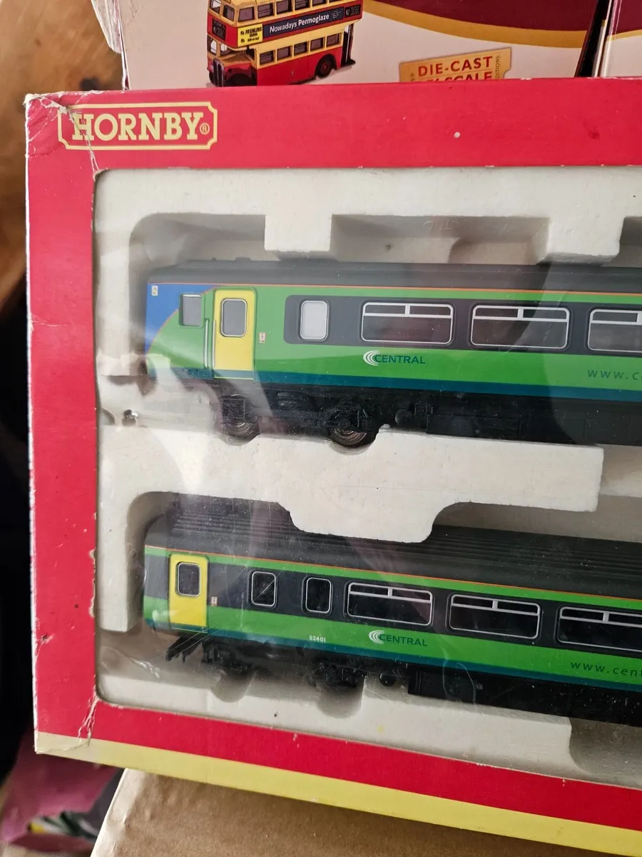 Hornby OO Gauge Cental Trains Class 156 - Image 2
