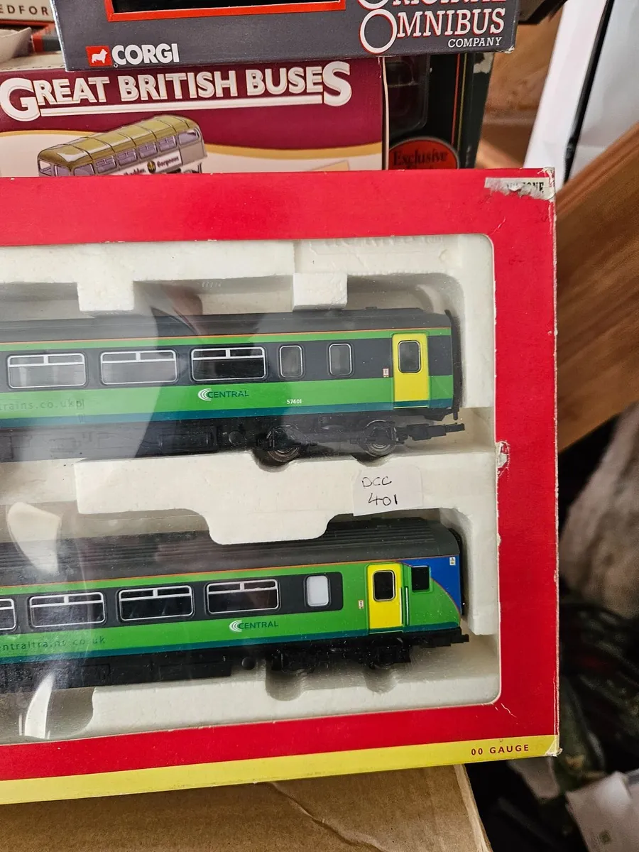 Hornby OO Gauge Cental Trains Class 156 - Image 3