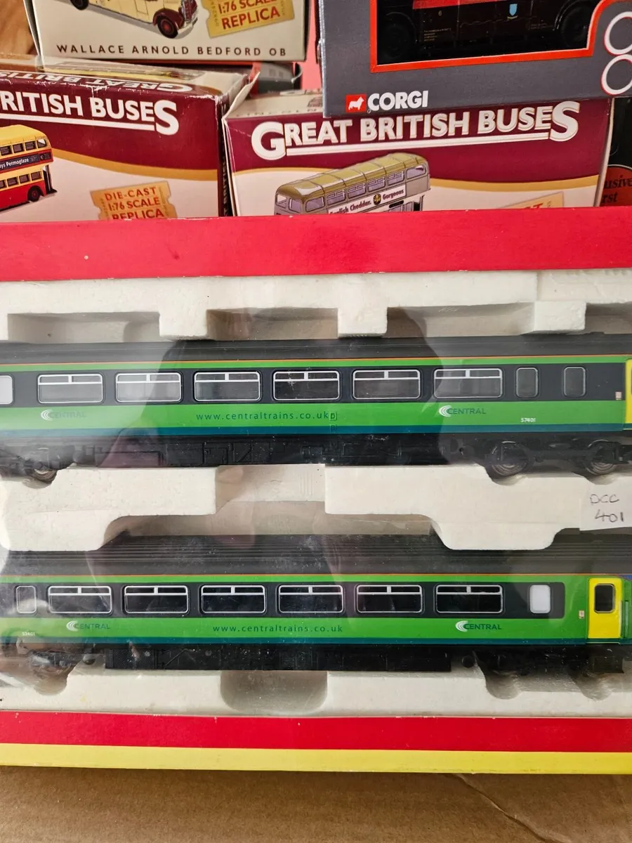 Hornby OO Gauge Cental Trains Class 156 - Image 4