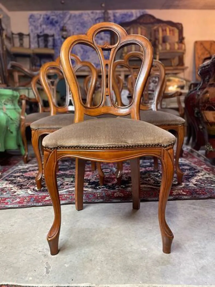 A Fabulous Set of 6 Walnut Veneer Vintage Italian Dining Chairs. - Image 1
