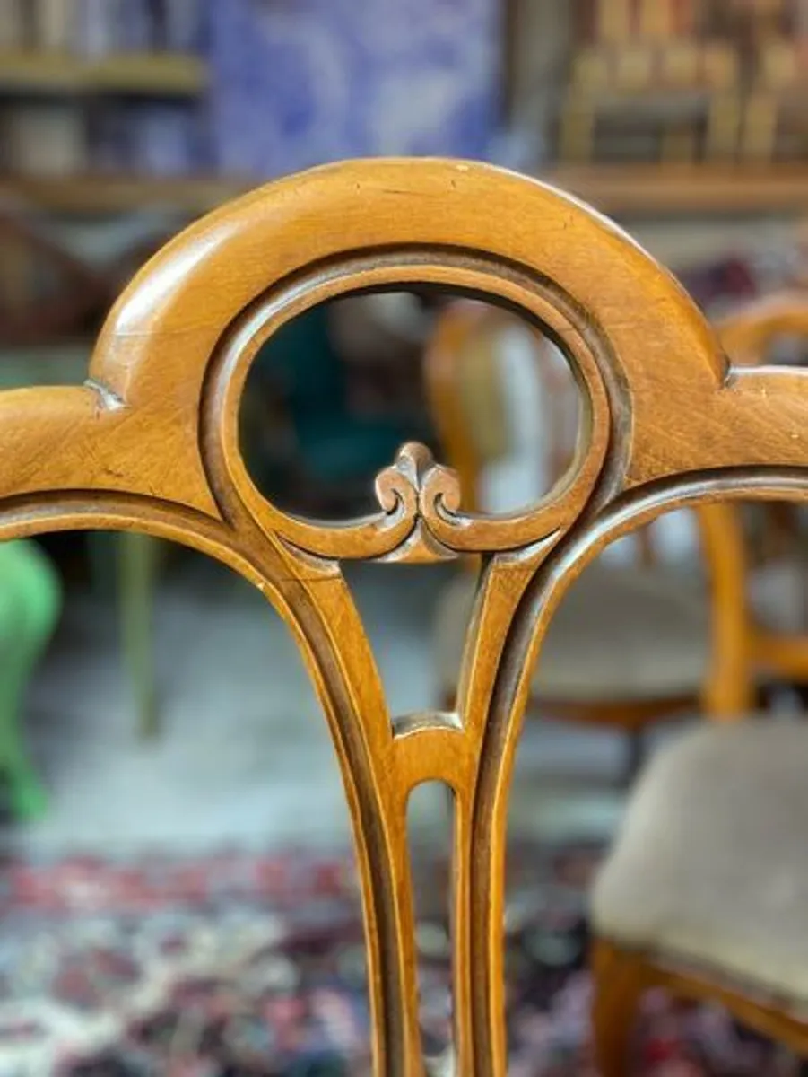 A Fabulous Set of 6 Walnut Veneer Vintage Italian Dining Chairs. - Image 4