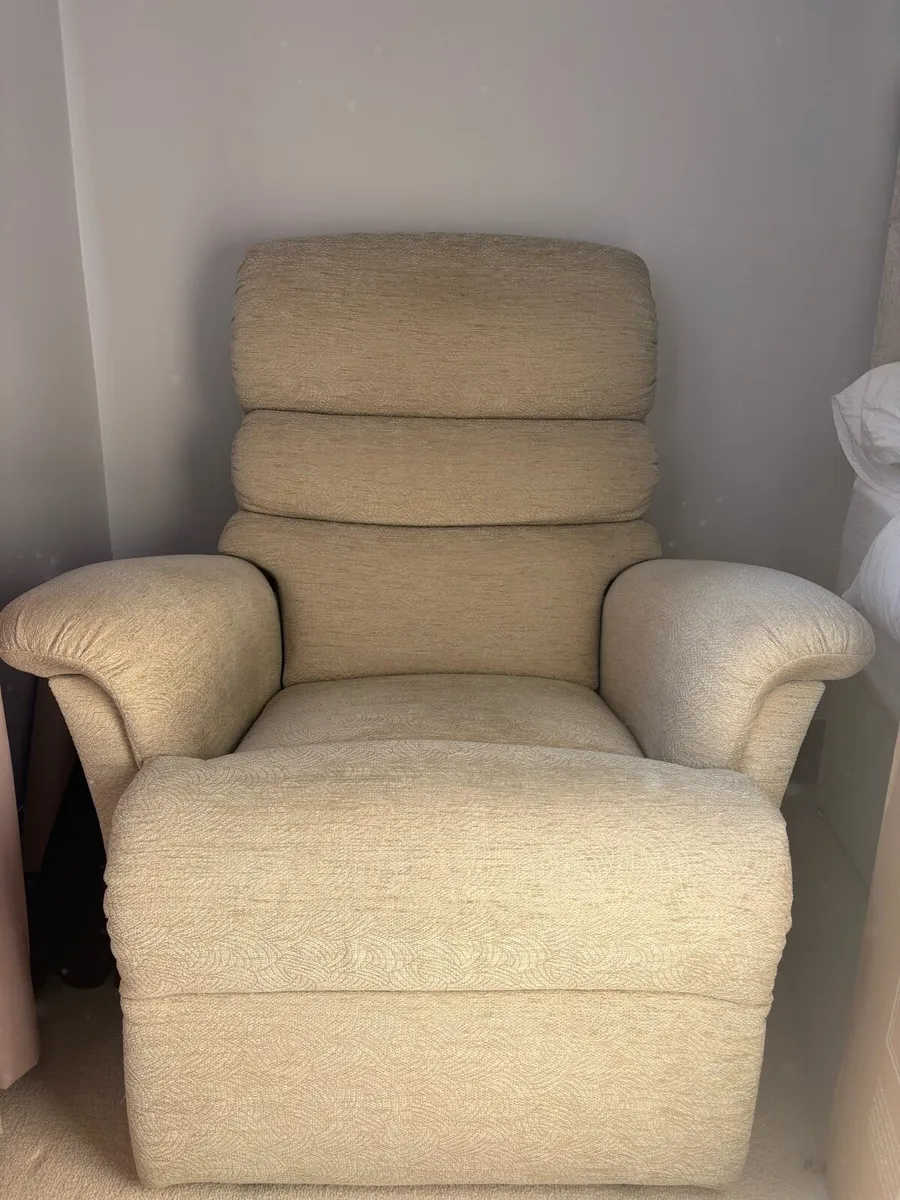 Recliner chairs x 2 - Image 1