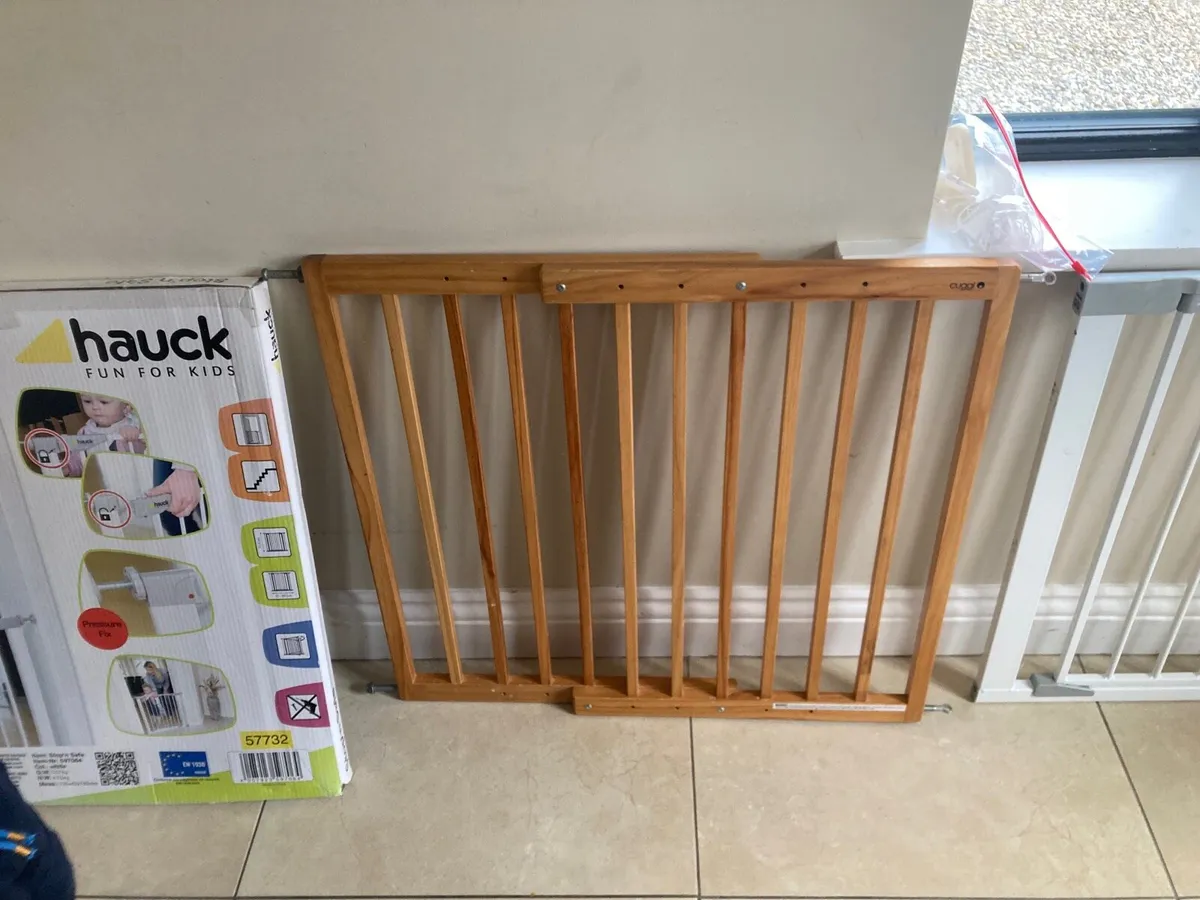 Stair gate and fire guard - Image 1