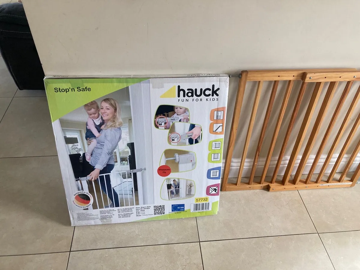 Stair gate and fire guard - Image 3