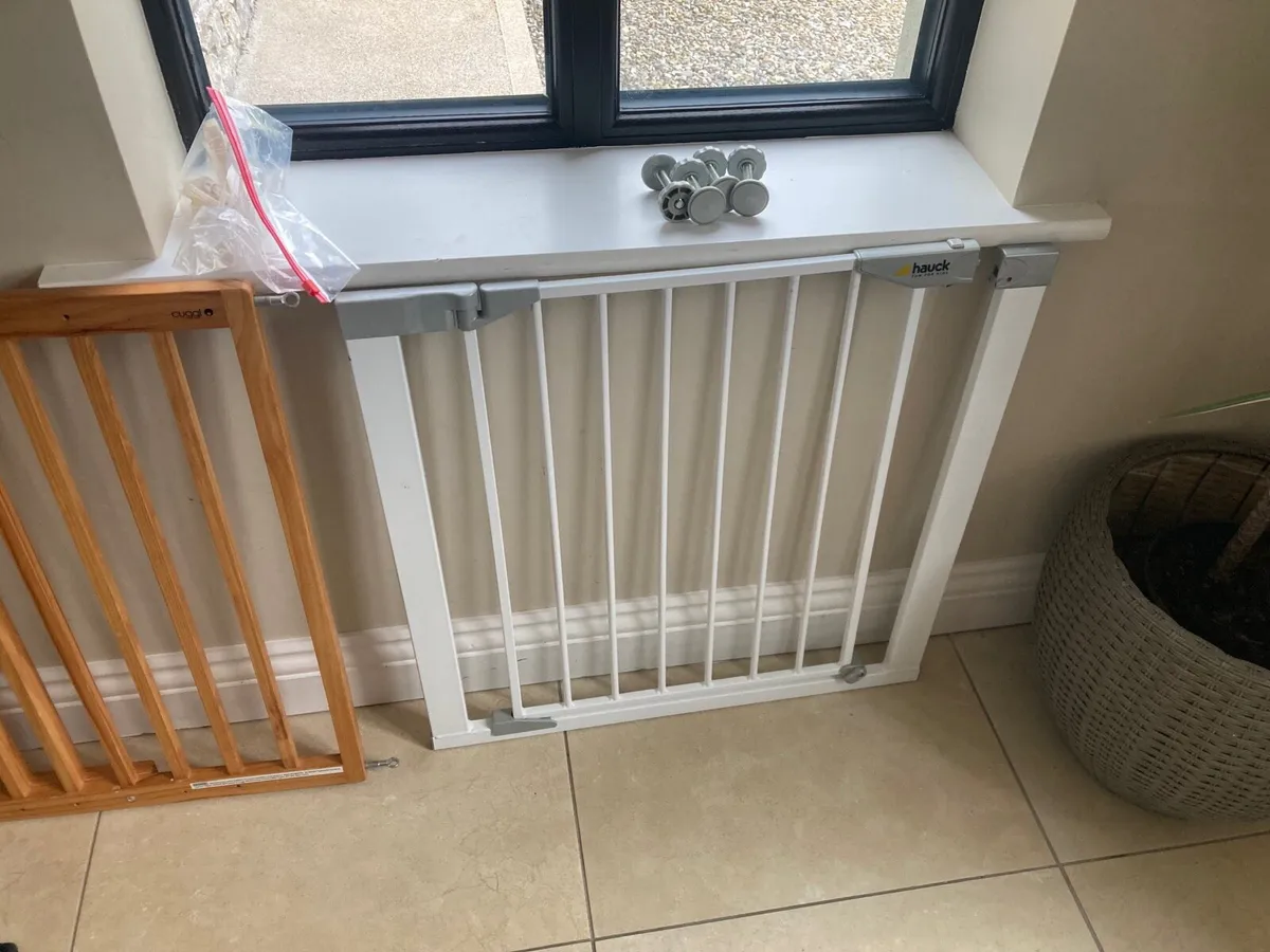 Stair gate and fire guard - Image 4
