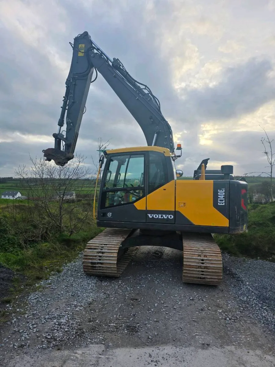 Excavator for sale - Image 2