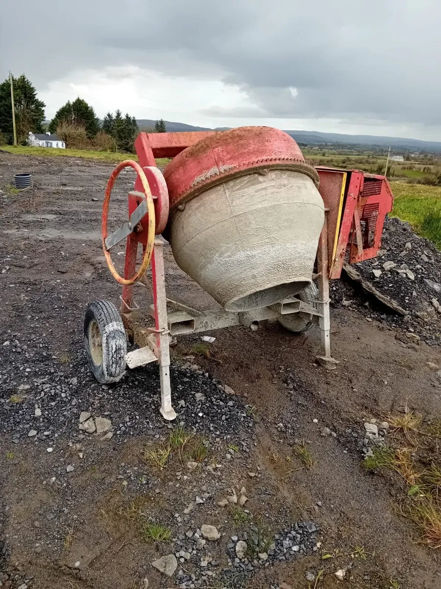 Cement mixer - Image 1