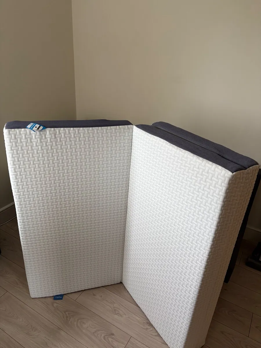 Small double foldable mattress - Image 1