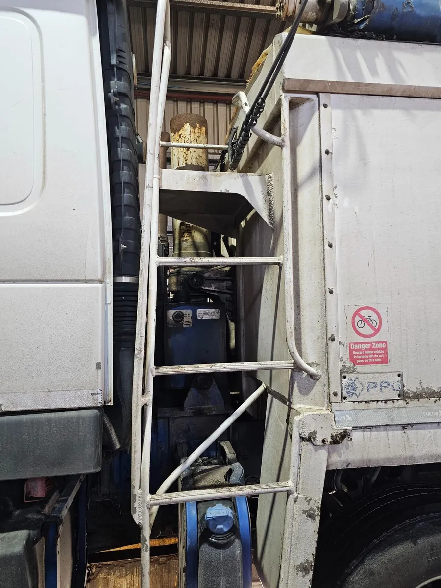 Volvo Other 2010 - Image 3